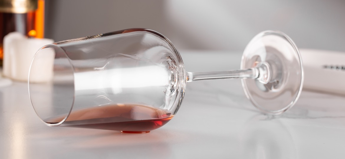 clear glass water goblets
