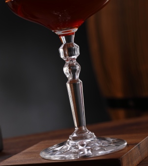 high clarity crystal wine glass