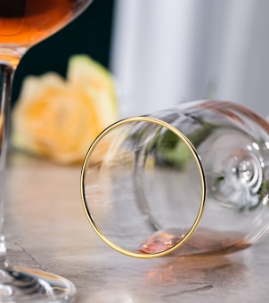 gold‑rimmed wine glass from professional wholesale supplier