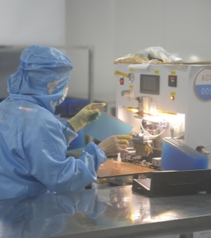 Xinghuo glass products undergo raw material quality inspection to ensure material safety and environmental protection.