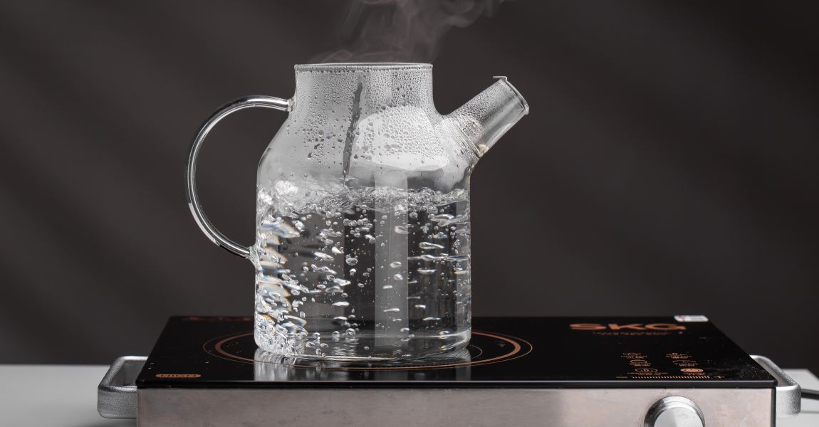 High borosilicate glass kettle, hot water resistant kettle High borosilicate glass kettles, when heated directly on an electric ceramic stove, exhibit excellent high-temperature resistance.