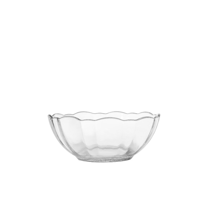 A close-up of the Xinghuo Glass petal-rimmed transparent glass salad bowl showcases the high-transparency lead-free glass material and elegant wave-rim design, suitable for serving desserts and fruit salads.