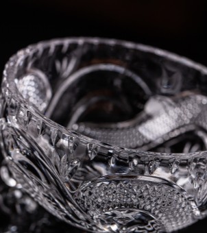 A close-up view of the lead-free, food-grade crystal glass jar showcases its delicate carvings and highly transparent material.