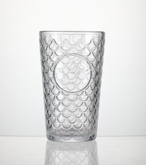 Xinghuo Glass transparent lead-free soda-lime glass cup, showcasing the clear glass body and fish scale relief.