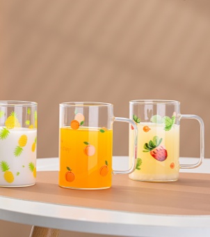 Three Xinghuo Glass borosilicate glass mugs, each decorated with strawberry, orange, and pineapple prints, are designed for milk and juice, respectively.
