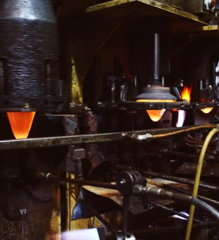 XINGHUO Glass automated glassware production line operated by a factory engineer