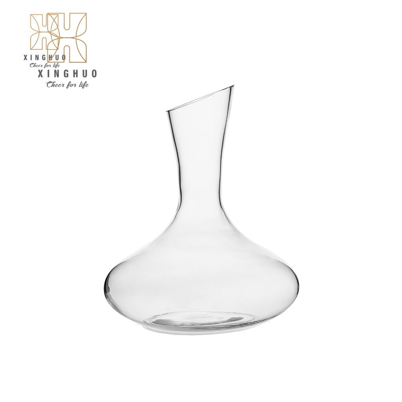 Xinghuo Glass Slanted Lead-Free Crystal Glass Decanter (Single Item Image)