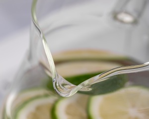 Close-up image of the V-shaped spout of the heat-resistant glass water pitcher.